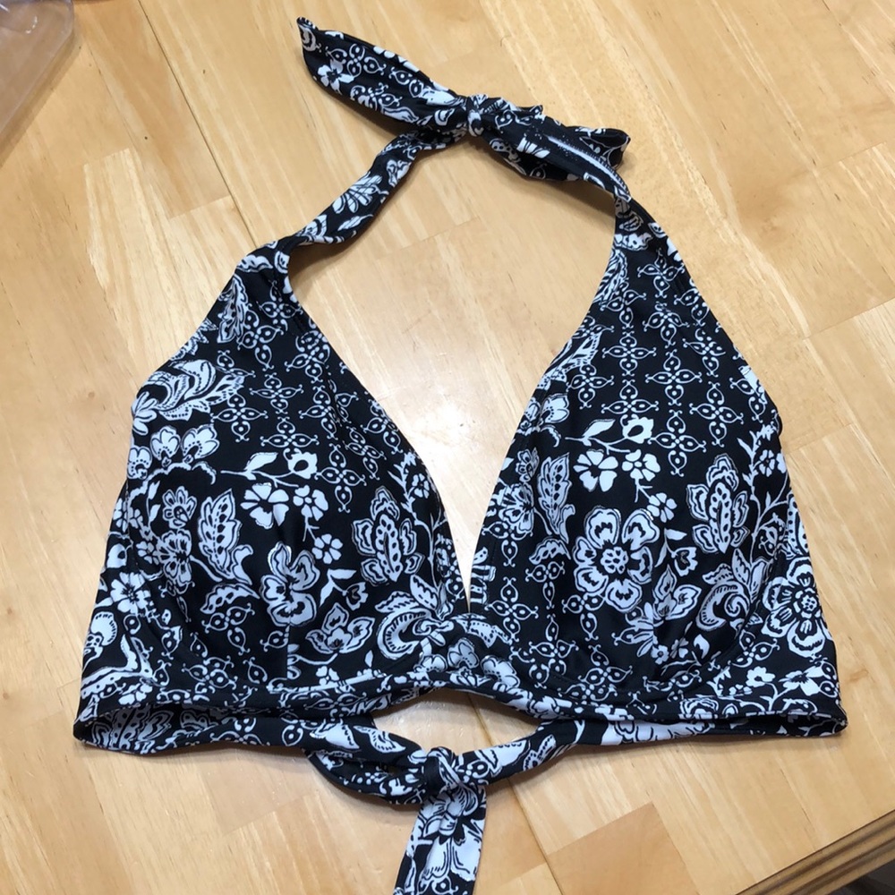NWOT Sweet Escape bikini top. 36D